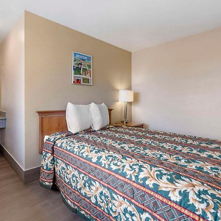 Rodeway Inn Олбани Экстерьер фото