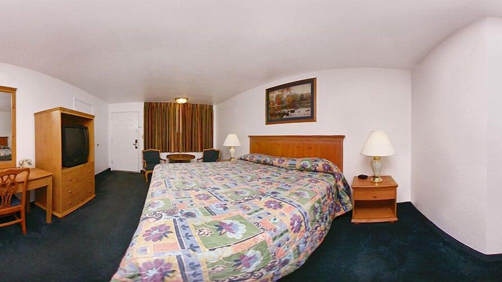 Rodeway Inn Олбани Экстерьер фото