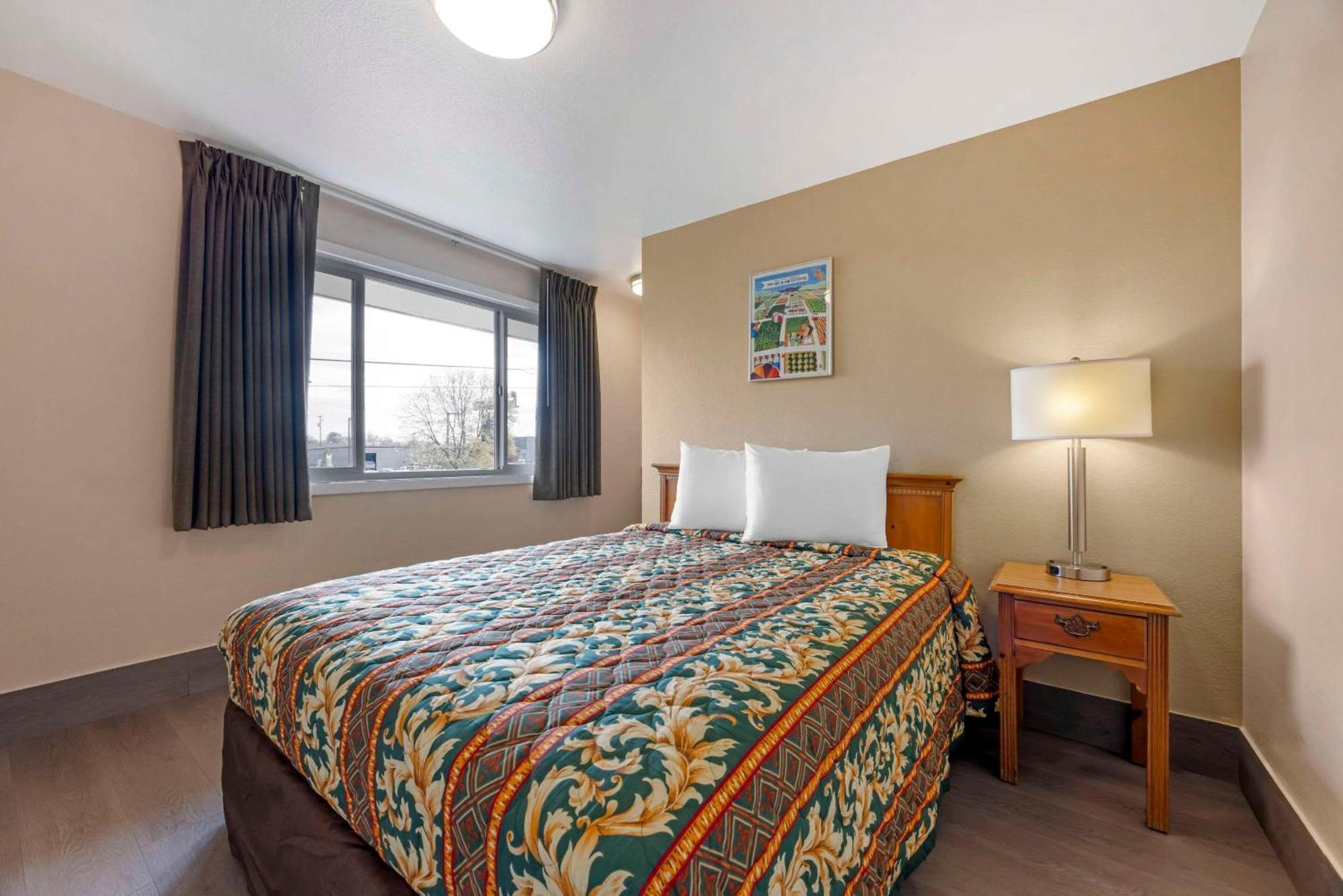Rodeway Inn Олбани Экстерьер фото